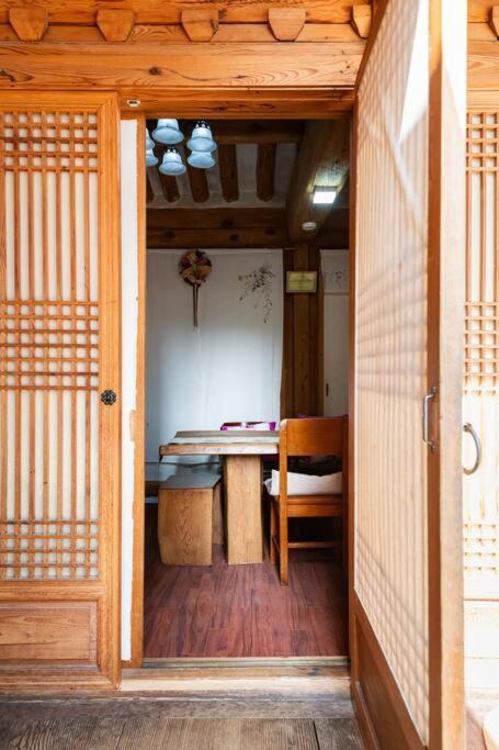 Bahay bakasyunan Namhyundang - Hanok Korean Traditional House *